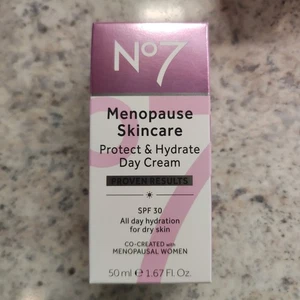 No7 Menopause Skincare Protect & Hydrate Tagescreme LSF30, 50ml - Trockene Haut - Bild 1 von 8