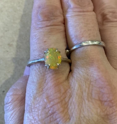 Anillo amarillo iridiscente ópalo australiano talla 8,75 plata 925 Foto 1 de 4