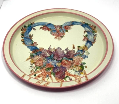 Bandeja de metal prensa popurrí de San Valentín rosa marfil casa de campo corazón floral Foto 1 de 4