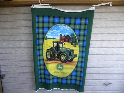 Cobertor de lã xadrez azul e verde John Deere - Imagem 1 de 4