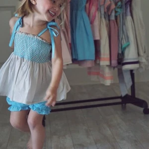 Well Dressed Wolf VINTAGE 8 NWT Sea of Hope Smocked Tunic Bloomer Set LA1-A58 - Picture 1 of 3