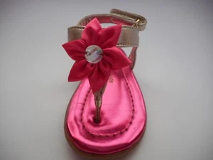 Sandalias genuinas con flores rosadas para niños bebés y niñas talla 5 nuevas con etiquetas - Imagen 1 de 5