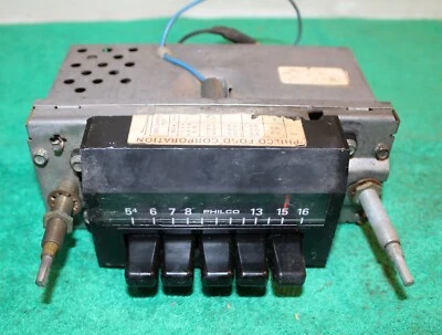 1972 1973 1974 1975 1976 Ford Courier Pickup ORIGINAL AM RADIO - Image 1 of 4