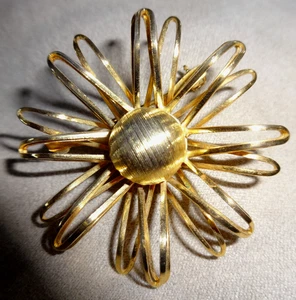 DE COLECCIÓN BROCHE FLOR METAL TONO DORADO FLORES FLORALES SIN FIRMAR EN MUY BUEN ESTADO - Imagen 1 de 8