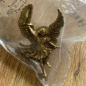 Warrior Angel Pin Brooch  Gold Tone TBN Aprox 1 inch - Picture 1 of 3