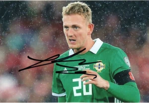 NORTHERN IRELAND, LUTON TOWN &WOLVES: GEORGE SAVILLE SIGNED 6x4 ACTION PHOTO+COA - Picture 1 of 1