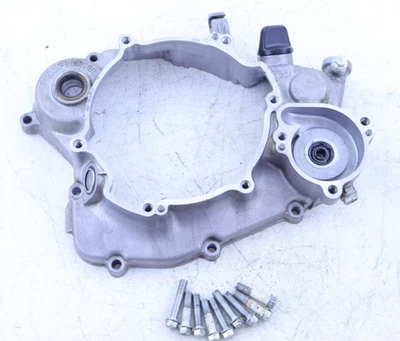 Cubierta de embrague interior Kawasaki KX85 2021 carcasa de bomba de agua stock OEM con pernos Foto 1 de 4