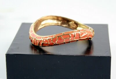 Brazalete Brazalete Amrita Singh Tono Dorado Diseño Onda Coral Foto 1 de 4