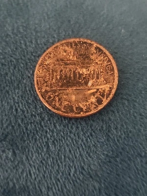 Scarce Circulated Rare  1992-D Close AM Lincoln Memorial Penny  - Image 1 of 4