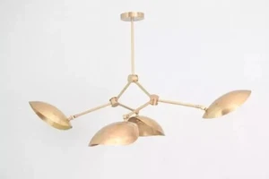 Lampadario Sputnik in ottone lineare a 4 paralumi metà secolo - Foto 1 di 10