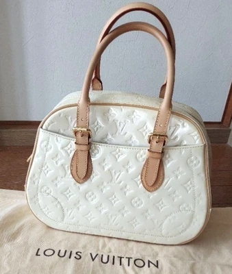 Bolso de mano Louis Vuitton Summit Drive Vernis de cuero blanco perla bolso de hombro Foto 1 de 4