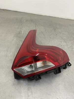 VOLVO V40 2014 RIGHT REAR TAIL LIGHT LAMP 31395845 - image 1 of 4