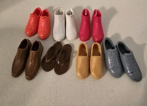 MATTEL'S, LOTTO DI 6 PAIA ABBINATE PIÙ 2 SINGOLE, SCARPE MORBIDE KEN DOLL  - Foto 1 di 4