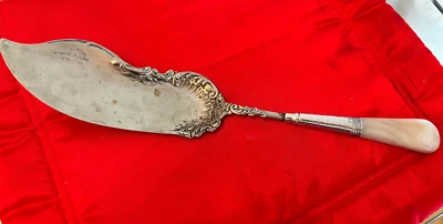 Antique sterling Serving  Cake Spoon 9 " 51 g Mother of pearl end of the handle - Image 1 of 4