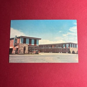 (1) Vintage Postcard Thunderbird Motel Highways 26 & 789 Riverton, WY - Picture 1 of 8