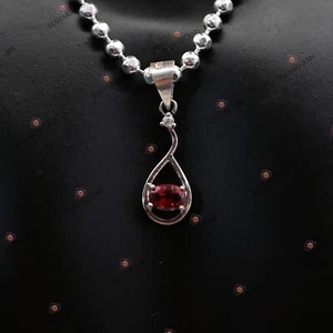 Collar de diseñador certificado con colgante de granate rojo natural sin calentar de plata 925 de 1,49 g - Imagen 1 de 4