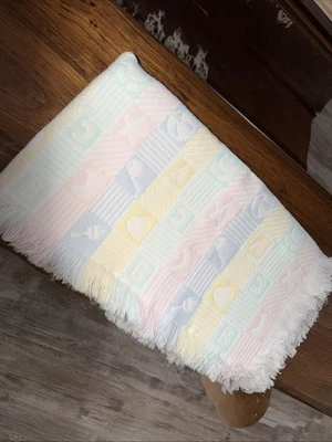 Manta Bebé Vintage Pastel ABC Bloques Sonajero Luna Estrella Corazón Flecos Foto 1 de 3