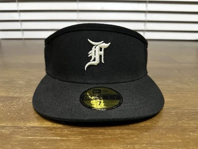 Viseira Fear Of God Essentials New Era 59FIFTY preta ajustada tamanho 7 1/4 - Imagem 1 de 4