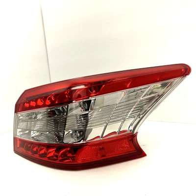Nissan Sentra 2013 2014 2015 OEM pasajero derecho halógeno con luz trasera LED Foto 1 de 4