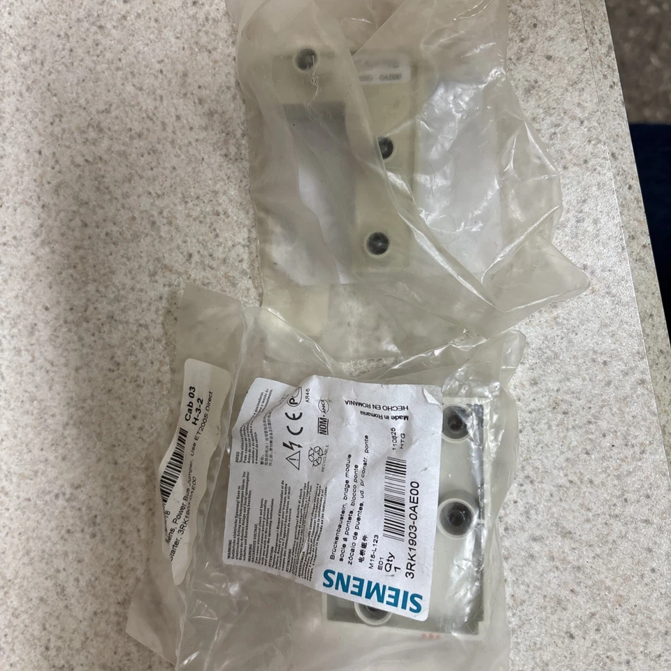 Módulo puente Siemens 3RK1903-0AE00. Precio total de dos piezas  Foto 1 de 1