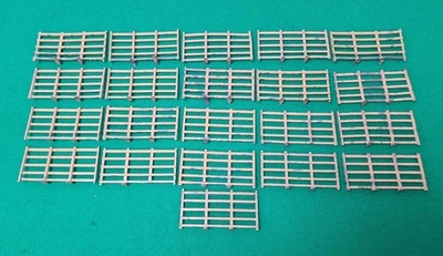 21 x Vallas de poste de metal pintado de colección 1:32 de Gran Bretaña y accesorios de granja A/F Foto 1 de 4