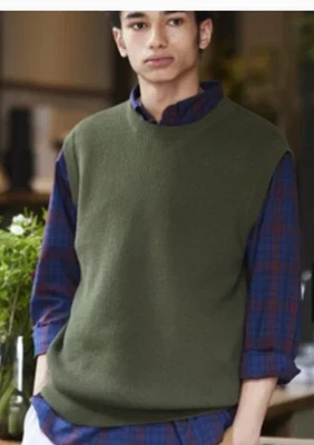 Uniqlo Washable Middle Gauge Crew Neck Vest Mens Small Green - Image 1 of 4