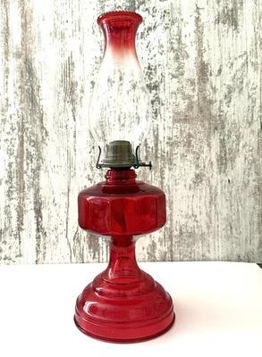 Lámpara de aceite roja rubí de colección llama roja princesa pluma reverso pintado EE. UU. Foto 1 de 4
