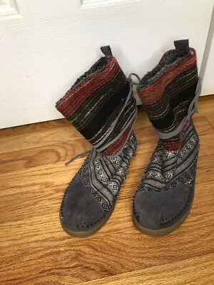 Toms Gray Red Nepal Stripe Knit Mocassin Ankle Boots Women's Size 6 - Image 1 of 4