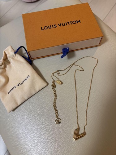 LOUIS VUITTON（LV） Collana Louis Vuitton tono a forma di V m8_0713