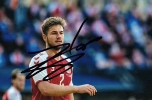 DENMARK & FULHAM: JOACHIM ANDERSEN SIGNED 6x4 ACTION PHOTO+COA - Picture 1 of 1