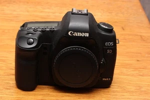 Canon 5D Mark II camera body only - Picture 1 of 5