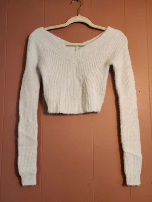 Top corto American Eagle XS azul claro difuso cuello en V suave manga larga para mujer Foto 1 de 4