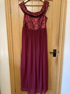 LADIES SIZE 16 WINE COLOURED SEQUINNED SLEEVELESS PROM/BALL/EVENING GOWN, BOOHOO - Picture 1 of 3