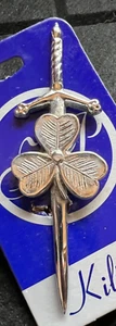 KILT PIN SWORD & SHAMROCK / CLOVER WHITE METAL NEW ON CARD - Picture 1 of 4