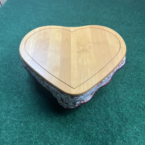 Longaberger Heart Shaped Basket W/Lid, Fabric Liner & Plastic Protector 1999 Cover