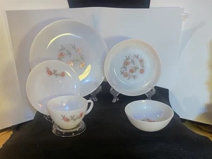 Vintage FireKing Primrose Fluerette Milk Glass 50's Set/5 - Picture 1 of 3