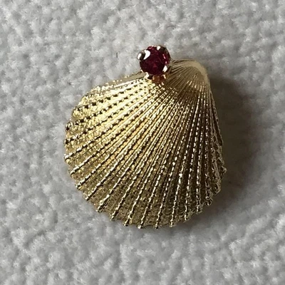 TIFFANY & Co. K14 Yellow Gold Shell Pendant with Ruby Vintage Rare Top - Image 1 of 4