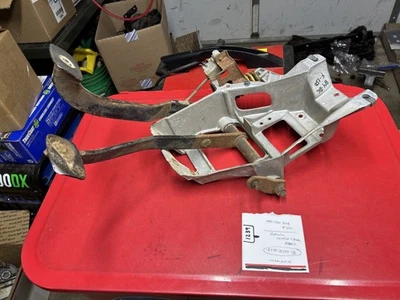 84-86 Ford F-150 - Conjunto de pedales de embrague y freno hidráulico F350 F-250 Foto 1 de 4