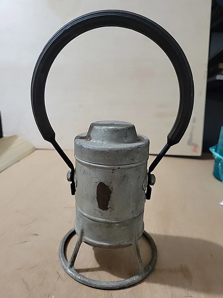 RARE ANTIQUE "ARMSPEAR MFG. CO." RAILROAD LANTERN, N.Y.  USES BATTERIES - Image 1 of 4