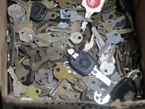 LOT OF 5 lbs   Bulk lot of   Keys - All kinds House Car Office  Specialty - Picture 1 of 1
