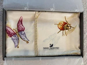 Daniel Swarovski Mujer "Bugs of Paradise" 100% Seda Bufanda 26" x 26" Hecho en Italia - Imagen 1 de 7
