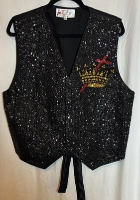 Colete feminino de lantejoulas preto enfeitado JC 001 EUA com emblema cruz e coroa tamanho GG - Imagem 1 de 4