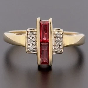 9ct Yellow Gold Garnet & Diamond Cluster Ring Size N Hallmarked - Picture 1 of 10