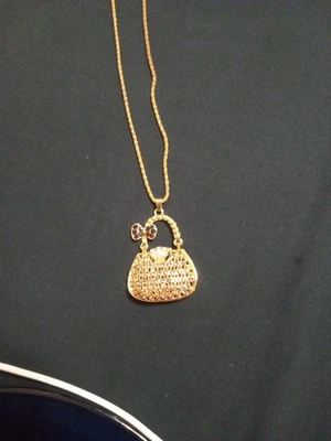 Betsey Johnson Beige Esmalte Collar Cartera Colgante con Cristales Foto 1 de 3