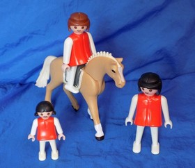 Playmobil Horse Stable Figures w/ Horse Geobra Vintage