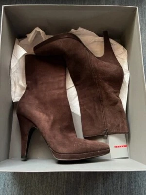 NUEVO EN CAJA BOTAS PRADA MARRÓN GAMUZA PLATAFORMA CORTA TOBILLO CREMALLERA TACÓN ALTO TALLA 40.5/9.5 Foto 1 de 4