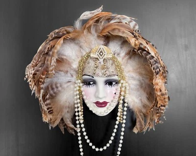 Máscara de pared arte facial femenino emplumado marrón 10 creaciones únicas Foto 1 de 4