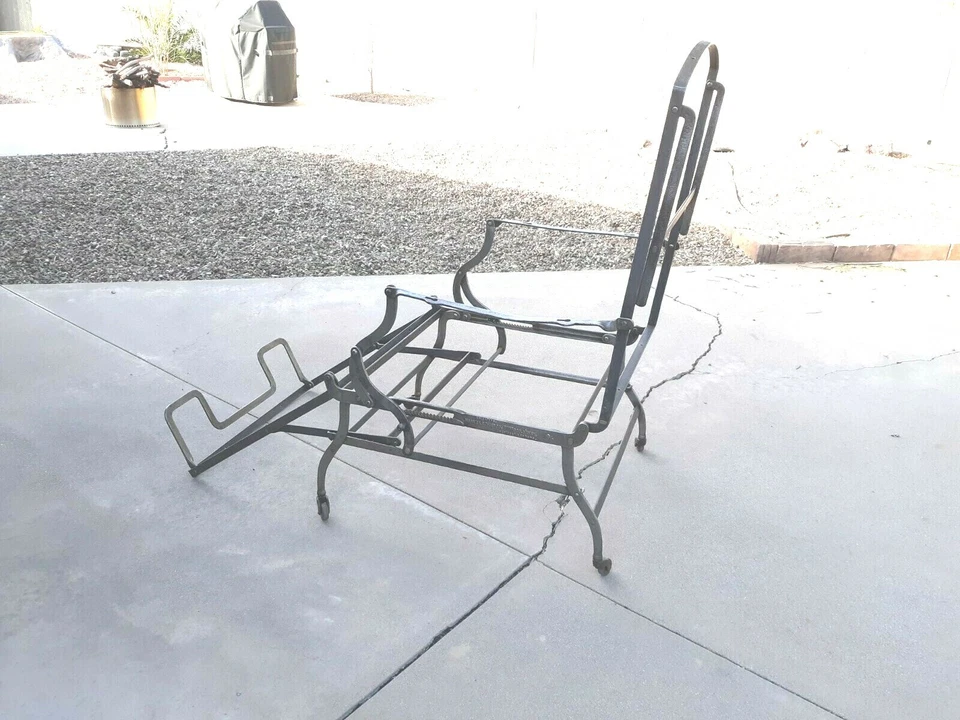 Marks A.F. limitada, Nueva York, Industrial, Metal fundido, Nueva York, Ajustable, Silla estilo campaña Foto 1 de 4