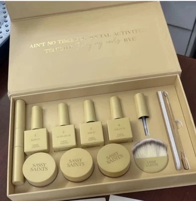 KIT DE MANICURA DE UÑAS ASSY SAINTS - Perla, Rosa, Blanco Puro Foto 1 de 4