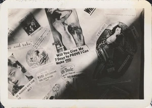 Schnappschuss Vintage Foto seltsam ungewöhnlich Ephemera Sammelalbum Shadow Noir Frauen Ausschnitt - Bild 1 von 6